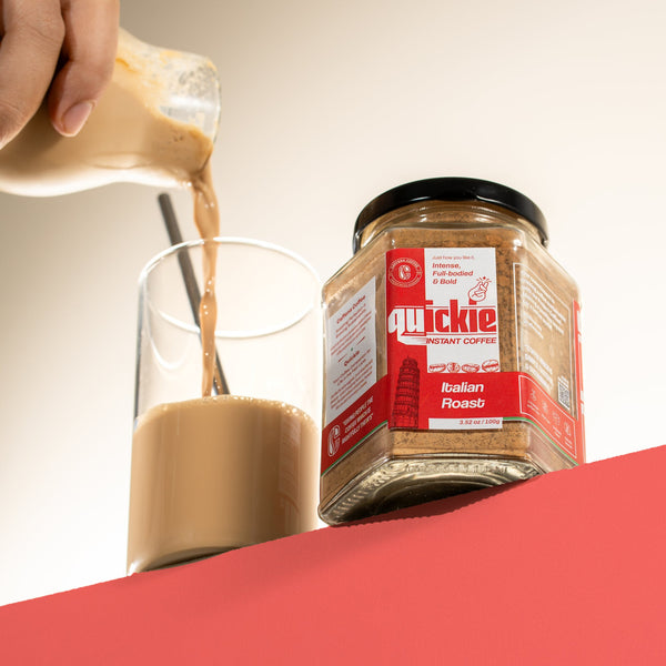 italian_roast_instant_coffee_pouring